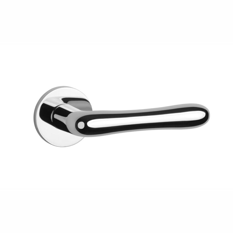 Cynia handle in polished chrome offers a sleek and modern design, ideal for premium indoor doors and luxury interiors.