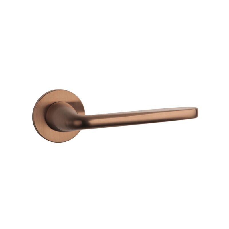 Add a modern edge with the Hiacynta handle in PVD Copper. Ideal for luxury interiors and premium indoor spaces.