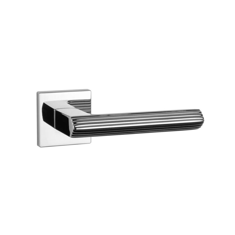 Add a touch of sophistication to your doors with the Larice handle in polished chrome, designed with a sleek square rosette.