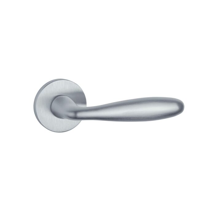 The Verbena handle in satin chrome offers a sleek and modern aesthetic, ideal for premium indoor door handles.