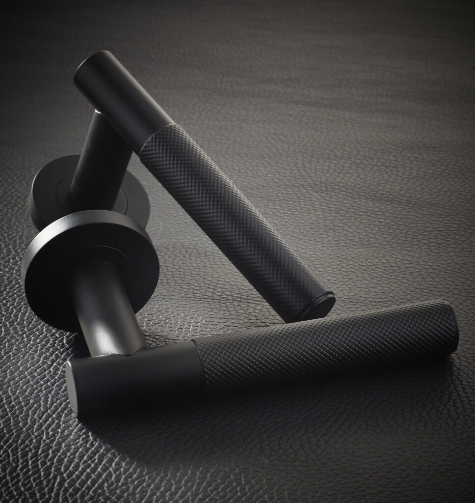 Rosso Tecnica luxury interior door handle in matte black finish, featuring a modern knurled texture for a sophisticated grip and contemporary style, ideal for enhancing any modern home decor.